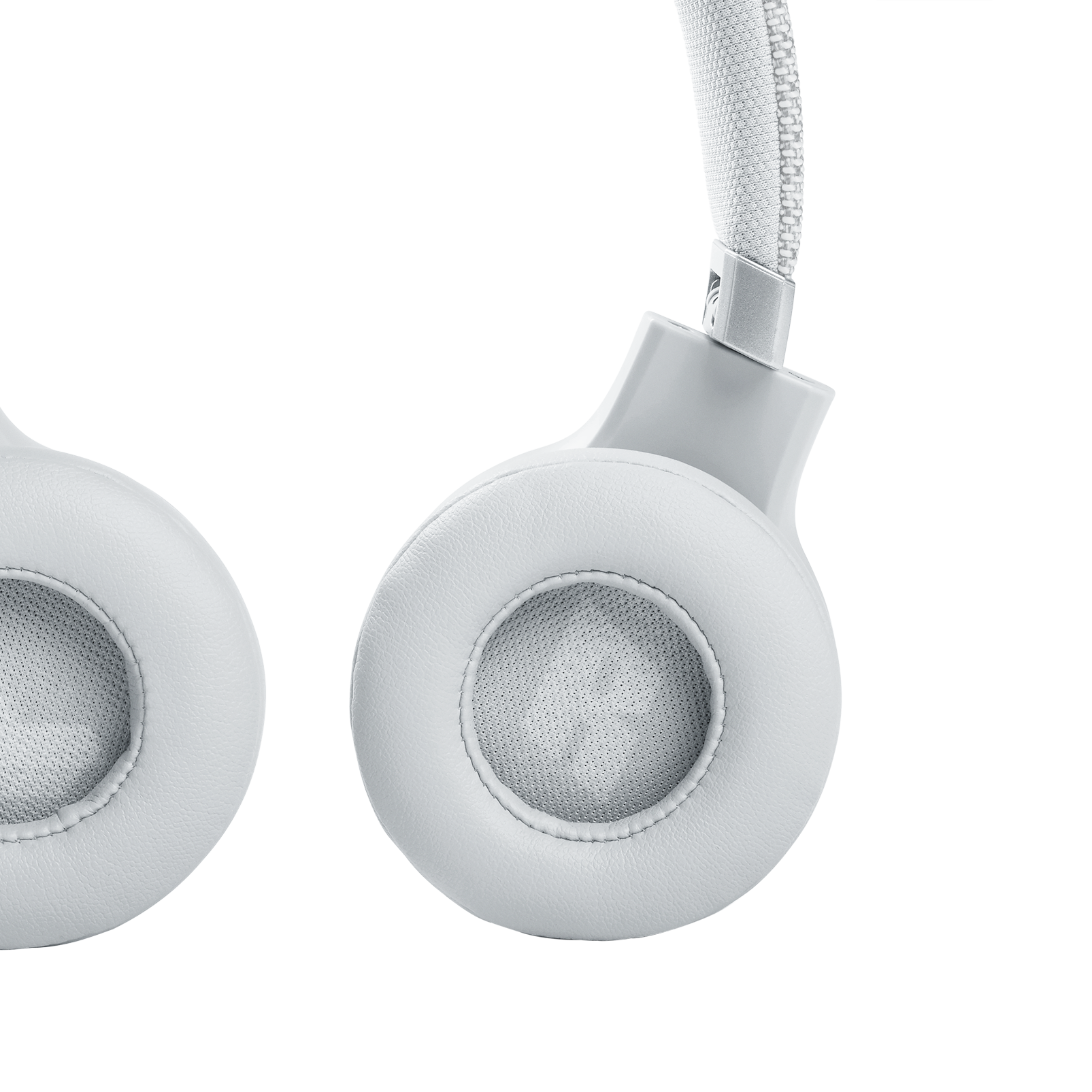 JBL Live 460NC - White - Wireless on-ear NC headphones - Detailshot 3